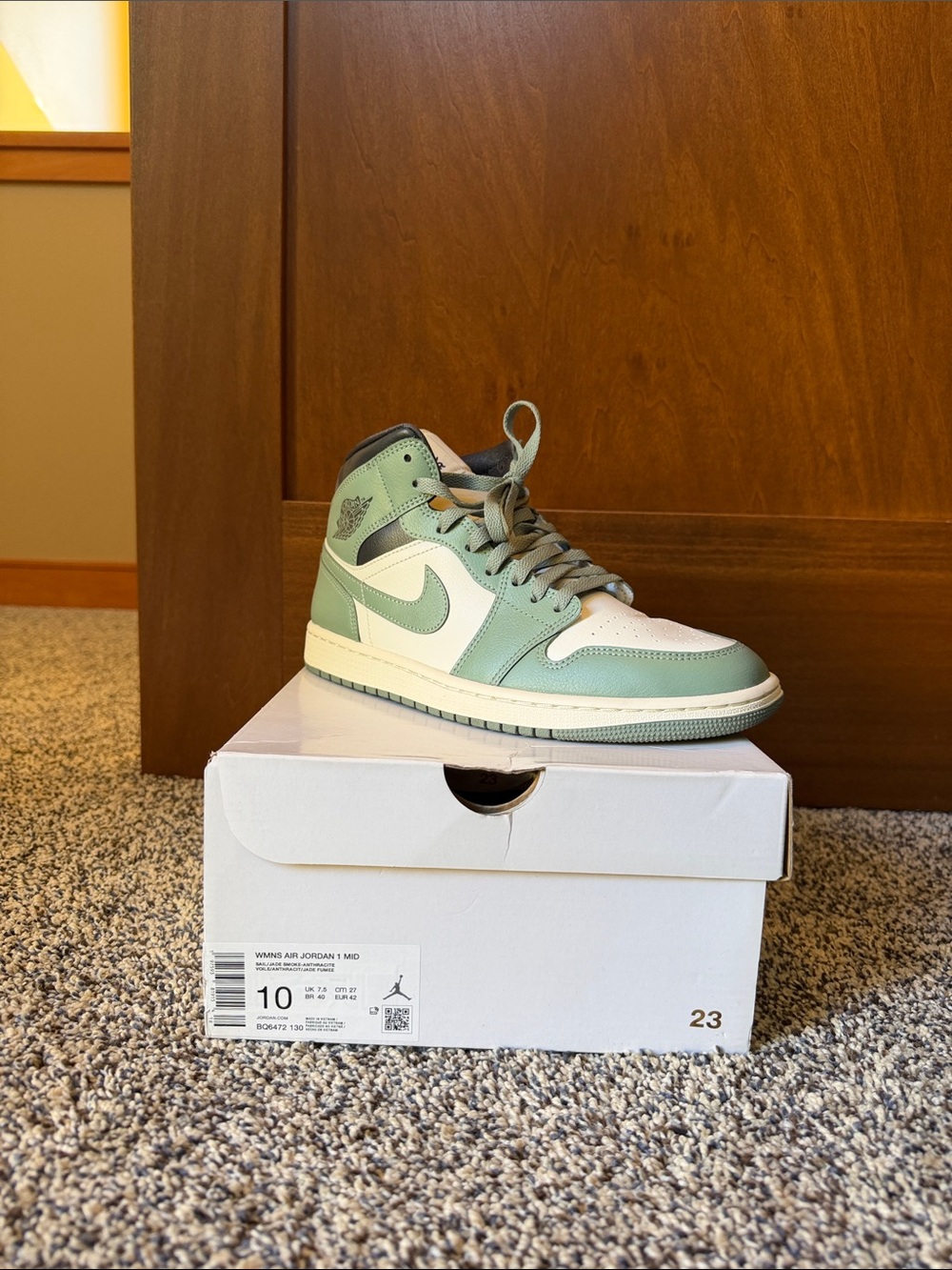 Nike Womens' Air Jordan 1 Mid - Sage/White